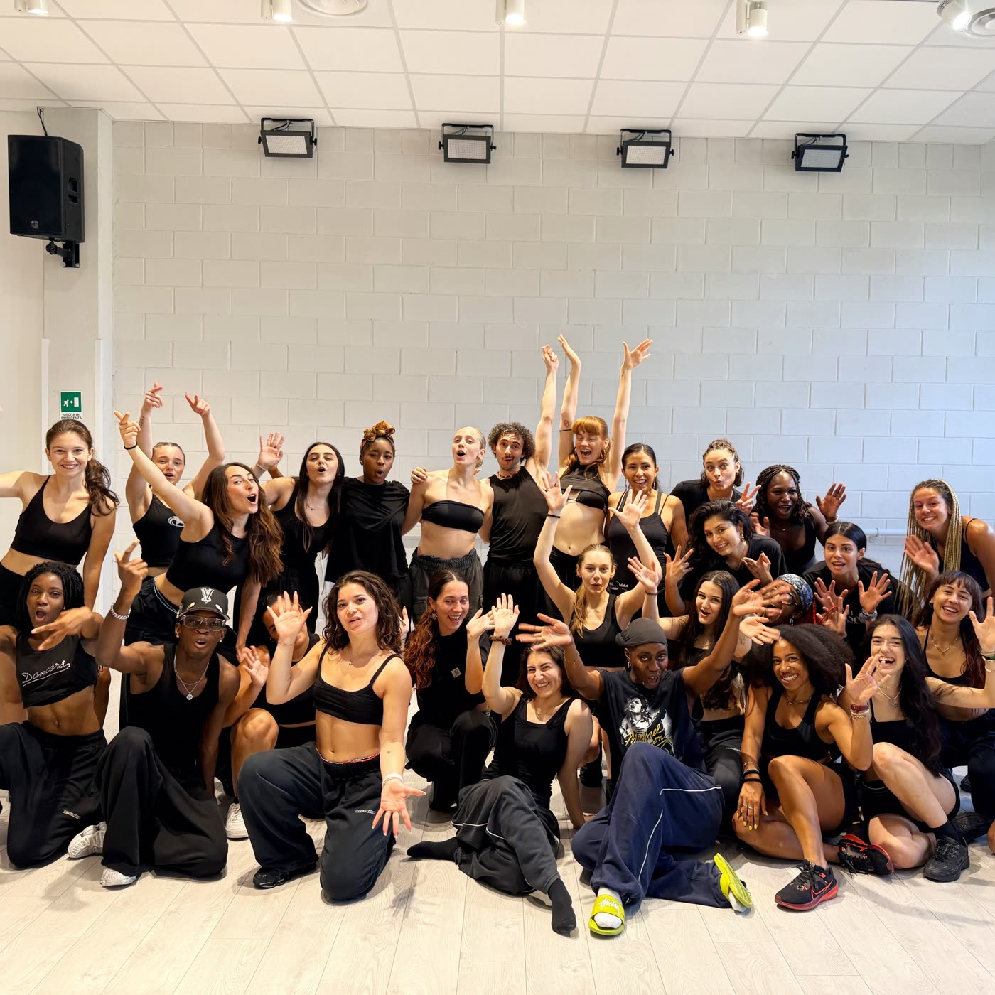 Il team di Beafrika Studio Italia riunito in studio
